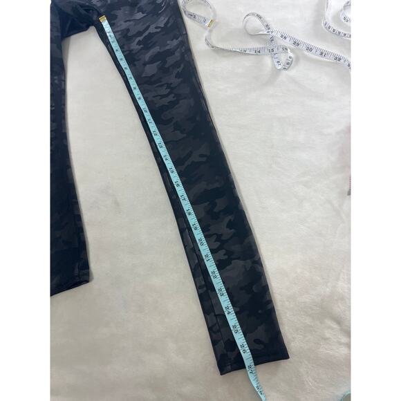 Spanx Faux Vegan Leather High Waist Black Camo Leggings Women's size XS - Picture 10 of 10